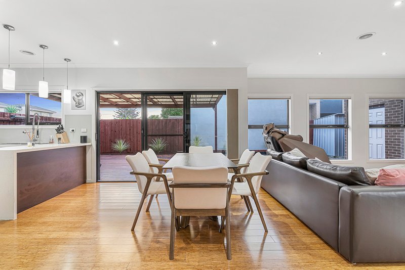 Photo - 2/13 Seaview Crescent, Mulgrave VIC 3170 - Image 9