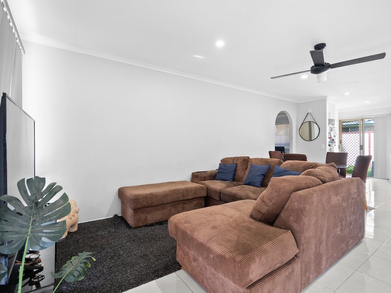 Photo - 2/13 Sunnymeade Drive, Caboolture QLD 4510 - Image 3