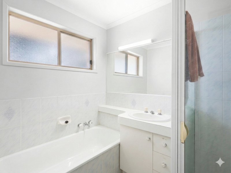 Photo - 2/13 Sunnymeade Drive, Caboolture QLD 4510 - Image 8