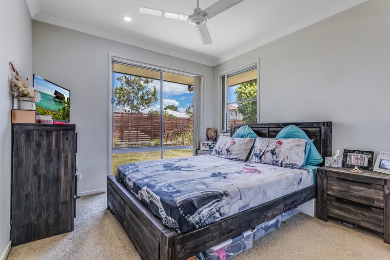 Photo - 2/13 Sunscape Street, Mango Hill QLD 4509 - Image 6