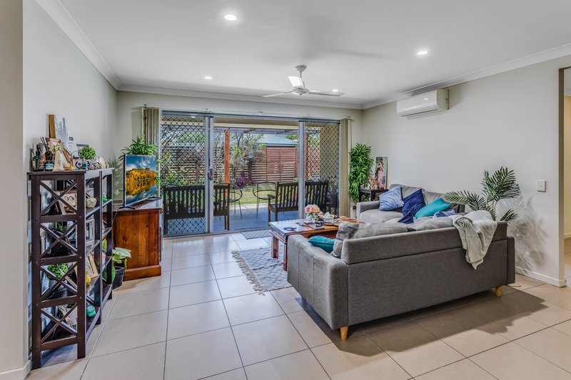 Photo - 2/13 Sunscape Street, Mango Hill QLD 4509 - Image 9