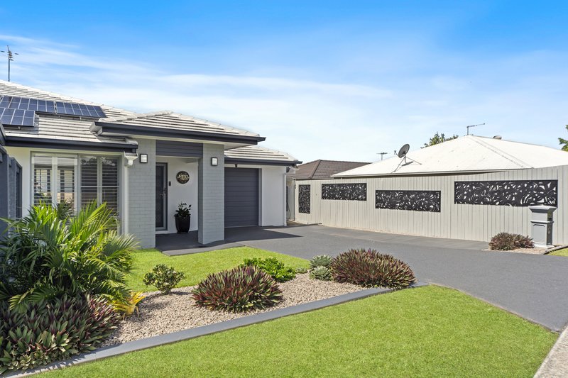 Photo - 2/13 Sunscape Street, Mango Hill QLD 4509 - Image 2