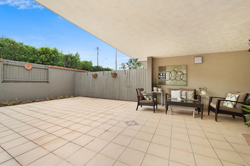 Photo - 2/13 Vectis Street, Norman Park QLD 4170 - Image 2