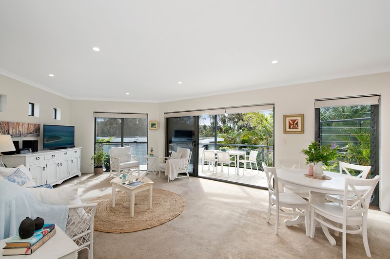 Photo - 2/13 Wellington Street, Narrabeen NSW 2101 - Image 2