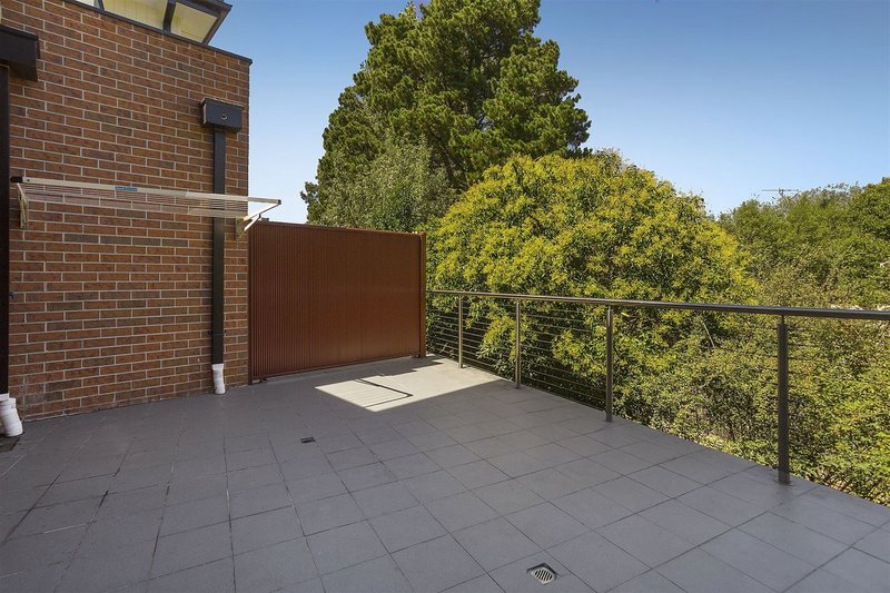 Photo - 2/130 Ferntree Gully Road, Oakleigh East VIC 3166 - Image 5