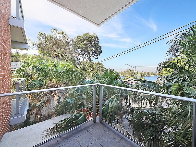 Photo - 213/2 Brodie Spark Drive, Wolli Creek NSW 2205 - Image 3