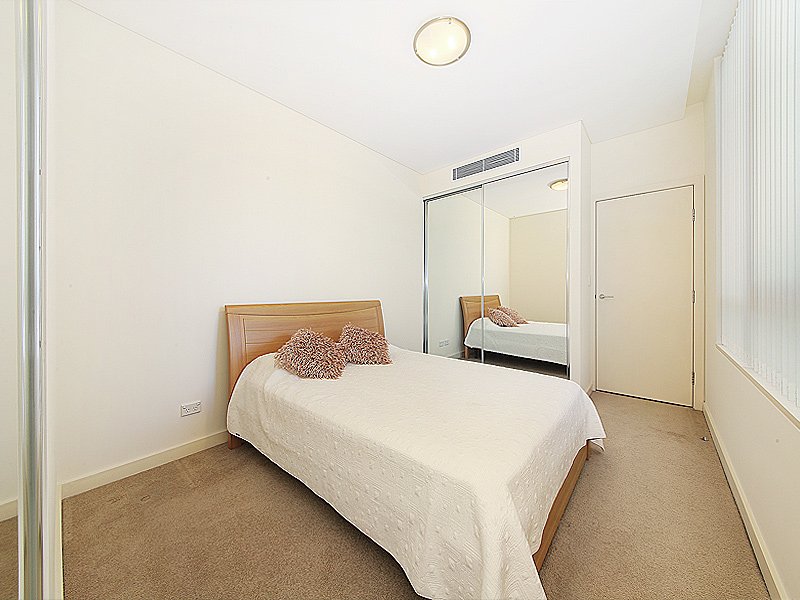 Photo - 213/2 Brodie Spark Drive, Wolli Creek NSW 2205 - Image 4