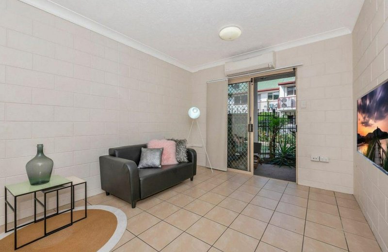 Photo - 2/133-137 Ireland Street, Oonoonba QLD 4811 - Image 3