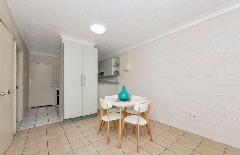 Photo - 2/133-137 Ireland Street, Oonoonba QLD 4811 - Image 4