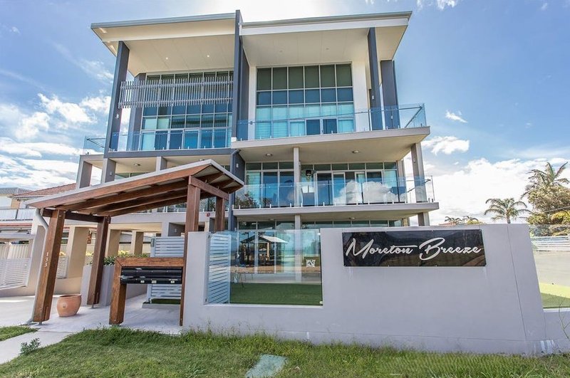 Photo - 2/133 Flinders Parade, Scarborough QLD 4020 - Image 1