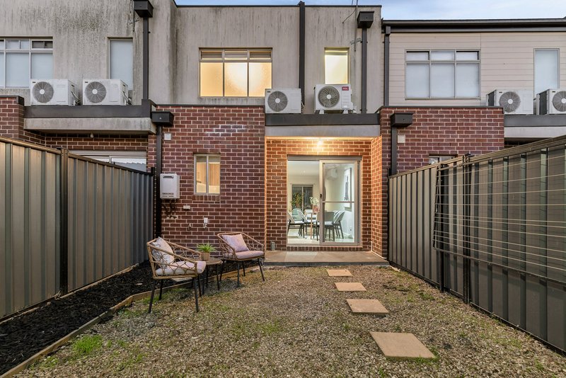 Photo - 21/335 Grand Boulevard, Craigieburn VIC 3064 - Image 15