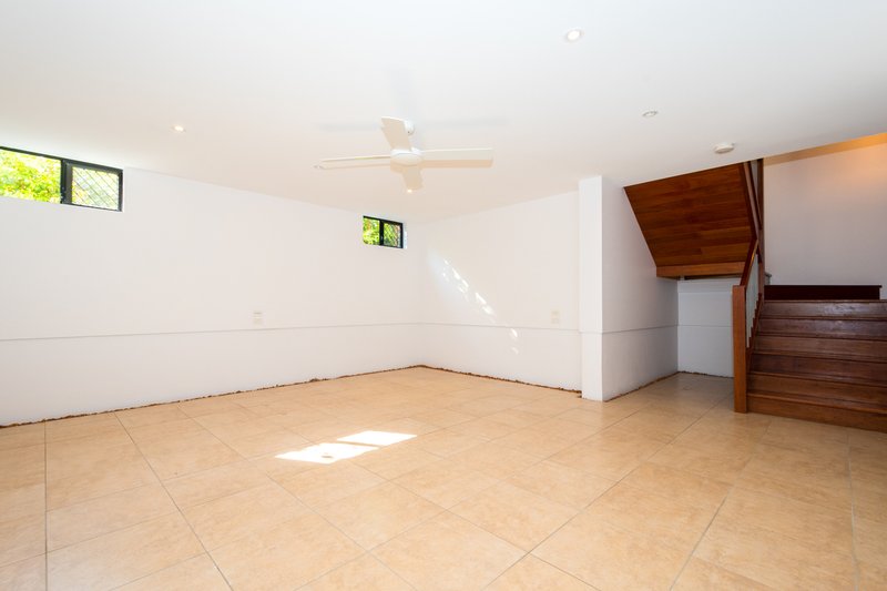 Photo - 2/134 Ridgeway Avenue, Southport QLD 4215 - Image 9