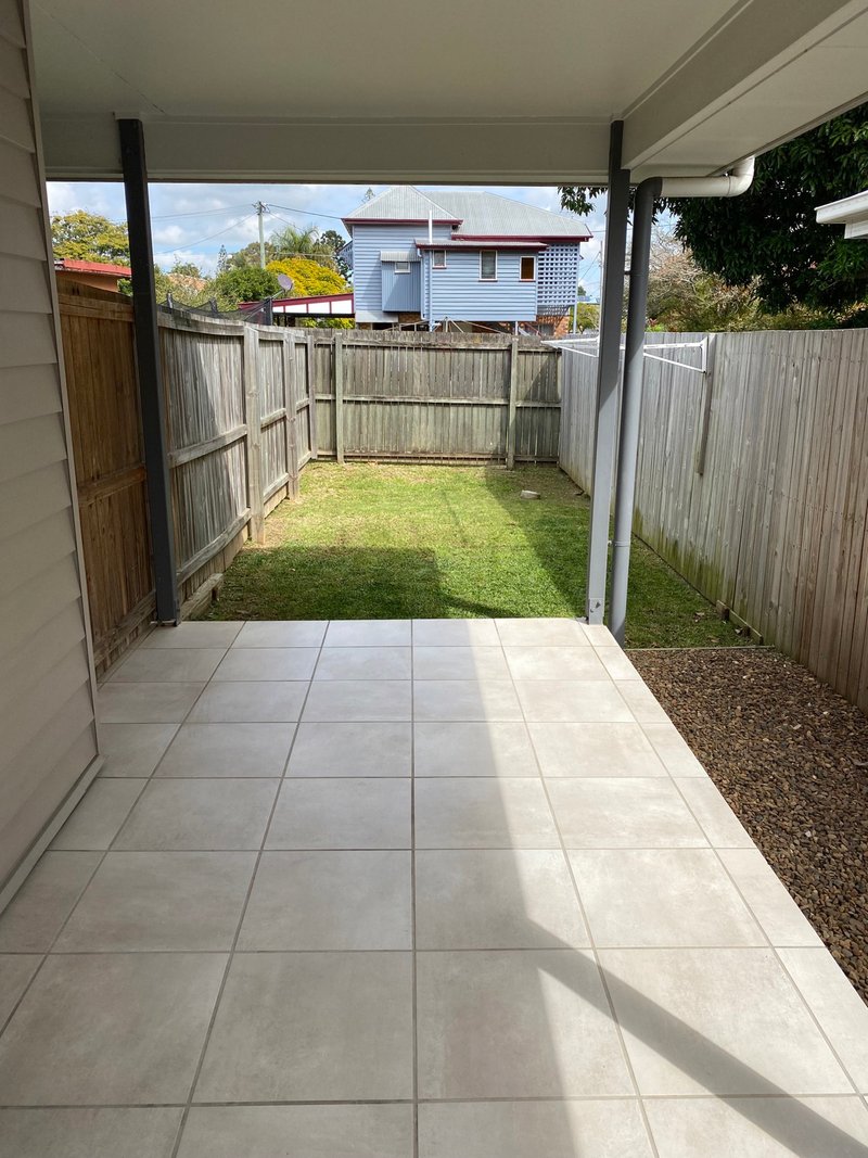 Photo - 2/135 Singer Street, Wynnum QLD 4178 - Image 6