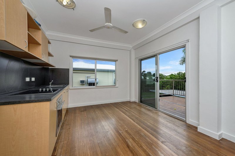 2/136 Queens Road, Hermit Park QLD 4812