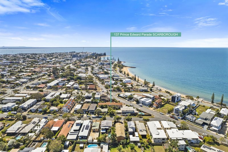 2/137 Prince Edward Parade, Scarborough QLD 4020