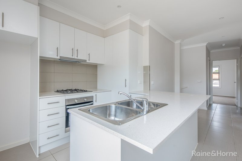 Photo - 21/39-43 Cornish Street, Sunbury VIC 3429 - Image 3