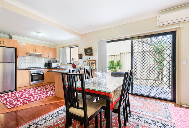 Photo - 2/14-16 Henry Street, Guildford NSW 2161 - Image 4