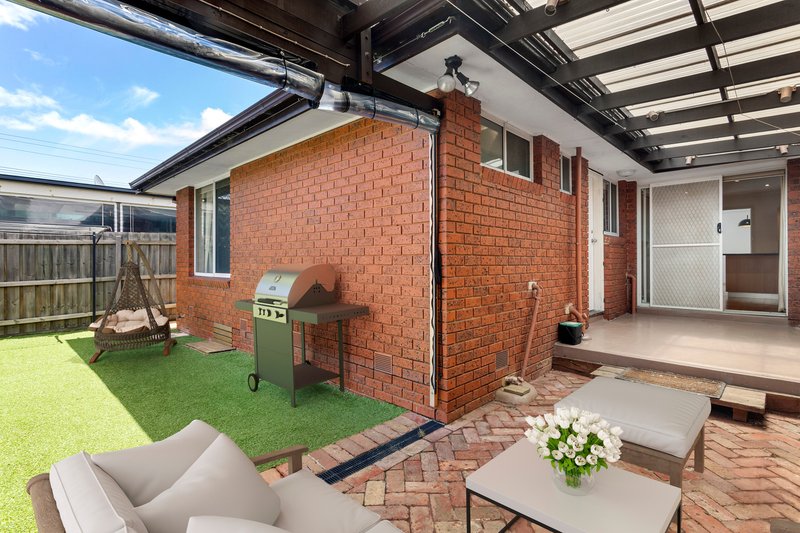 Photo - 2/14-18 Hotham Street, Hughesdale VIC 3166 - Image 6