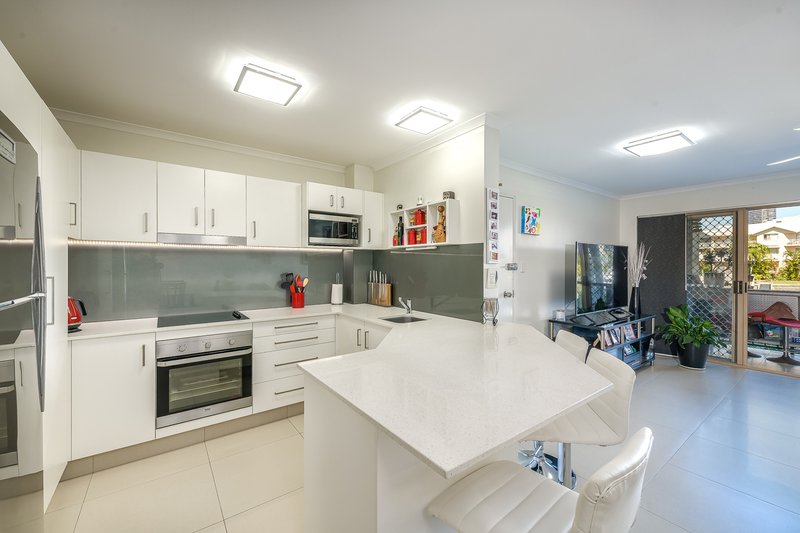 Photo - 2/14-18 Jennifer Avenue, Runaway Bay QLD 4216 - Image 4