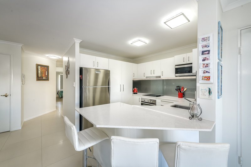 Photo - 2/14-18 Jennifer Avenue, Runaway Bay QLD 4216 - Image 6