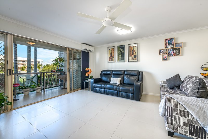 Photo - 2/14-18 Jennifer Avenue, Runaway Bay QLD 4216 - Image 7