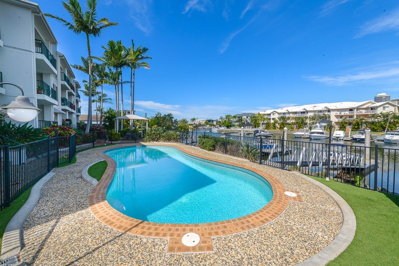 Photo - 2/14-18 Jennifer Avenue, Runaway Bay QLD 4216 - Image 21