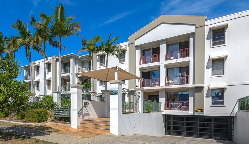 Photo - 2/14-18 Jennifer Avenue, Runaway Bay QLD 4216 - Image 22