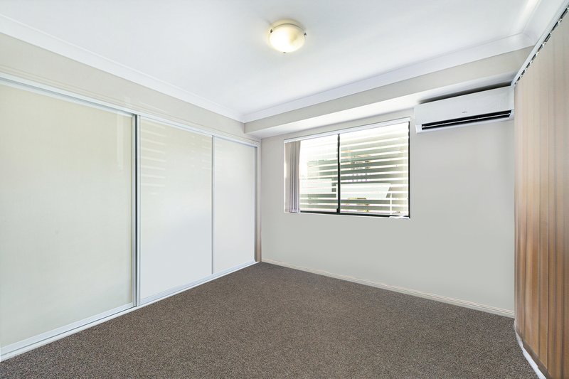 Photo - 21/4-8 Omeo Street, Macgregor QLD 4109 - Image 8