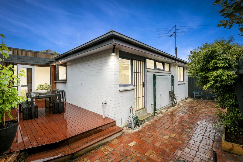 Photo - 2/14 Albenca Street, Mentone VIC 3194 - Image 4