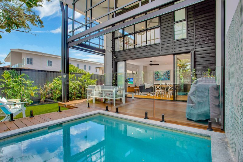 2/14 Bali Avenue, Palm Beach QLD 4221