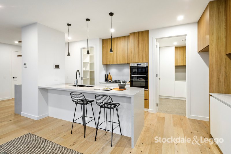 Photo - 2/14 Banchory Street, Essendon VIC 3040 - Image 3