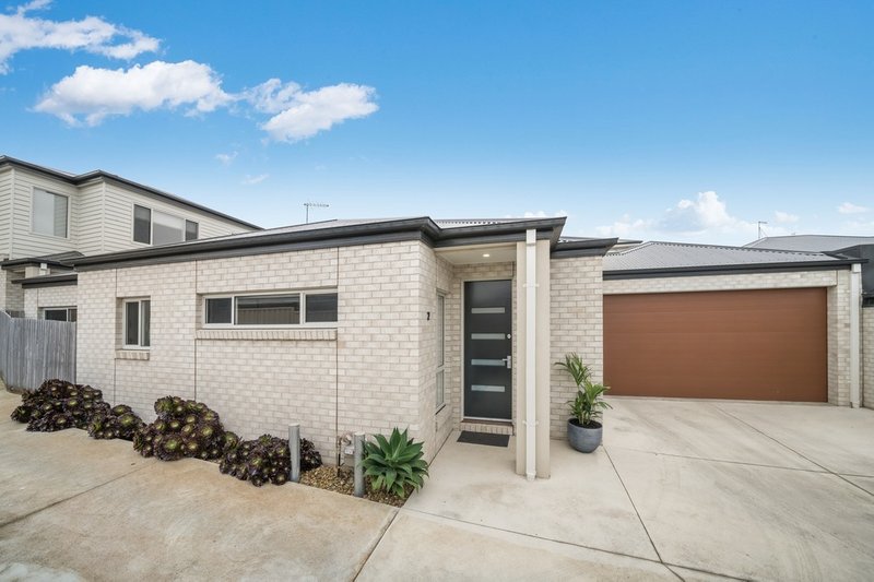 Photo - 2/14 Belcher Street, Hamlyn Heights VIC 3215 - Image 2