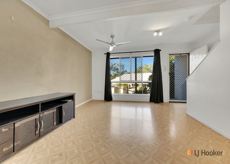 Photo - 2/14 Beltana Drive, Boyne Island QLD 4680 - Image 7