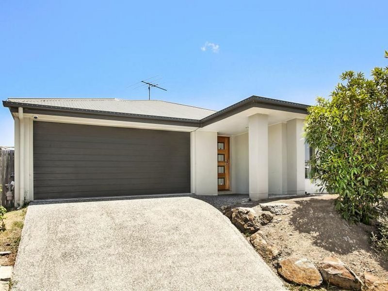 Photo - 2/14 Bidmead Circuit, Pimpama QLD 4209 - Image 2