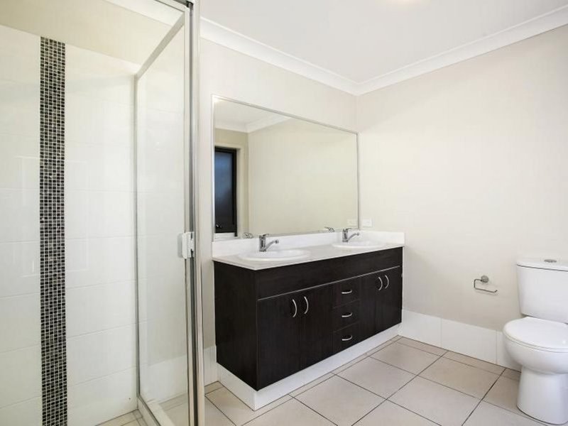 Photo - 2/14 Bidmead Circuit, Pimpama QLD 4209 - Image 3