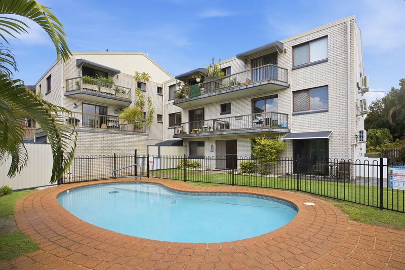 Photo - 2/14 Brett Avenue, Labrador QLD 4215 - Image 1