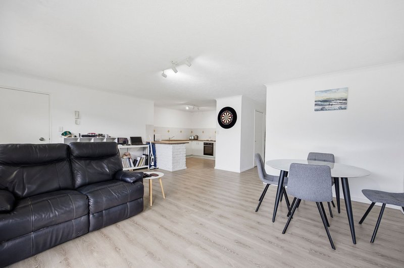 Photo - 2/14 Brett Avenue, Labrador QLD 4215 - Image 2