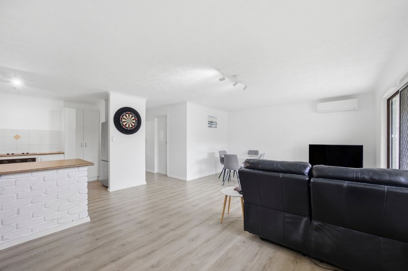 Photo - 2/14 Brett Avenue, Labrador QLD 4215 - Image 3