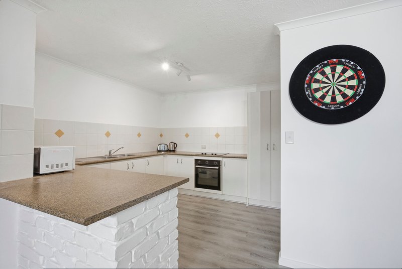Photo - 2/14 Brett Avenue, Labrador QLD 4215 - Image 4