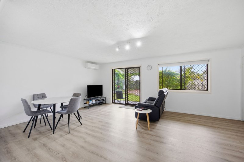 Photo - 2/14 Brett Avenue, Labrador QLD 4215 - Image 6