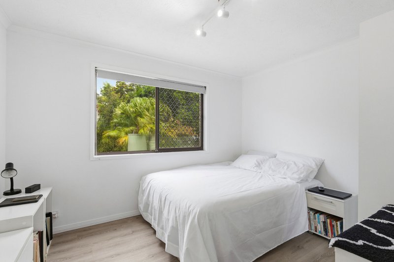 Photo - 2/14 Brett Avenue, Labrador QLD 4215 - Image 8