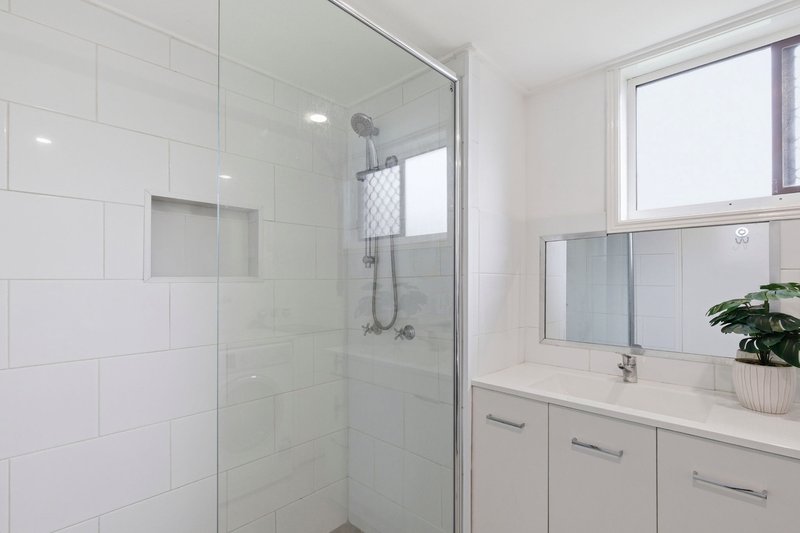 Photo - 2/14 Brett Avenue, Labrador QLD 4215 - Image 10