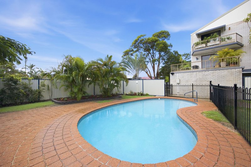 Photo - 2/14 Brett Avenue, Labrador QLD 4215 - Image 12