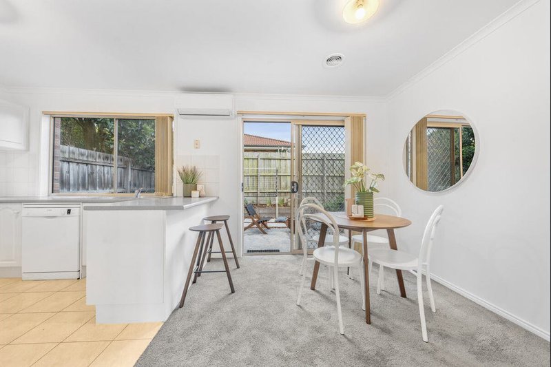 Photo - 2/14 David Street, Knoxfield VIC 3180 - Image 5