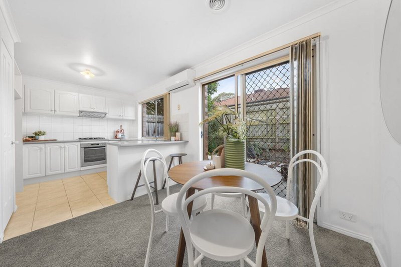 Photo - 2/14 David Street, Knoxfield VIC 3180 - Image 6