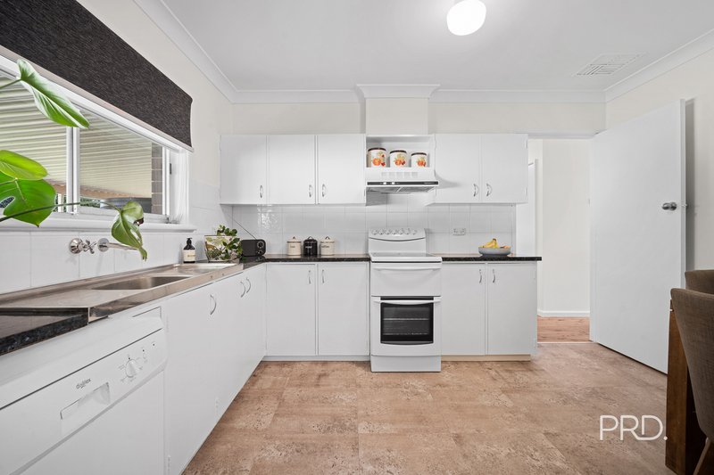 Photo - 214 Fernleigh Road, Ashmont NSW 2650 - Image 6