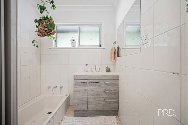 Photo - 214 Fernleigh Road, Ashmont NSW 2650 - Image 16