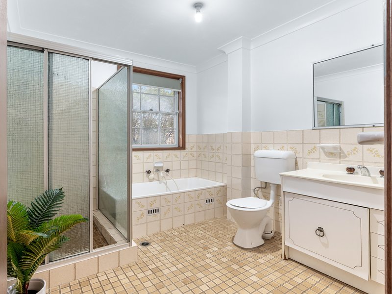 Photo - 2/14 Harold Street, Macquarie Fields NSW 2564 - Image 10