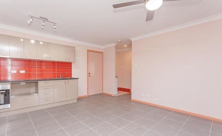 Photo - 2/14 Hibiscus Street, Kingston QLD 4114 - Image 4
