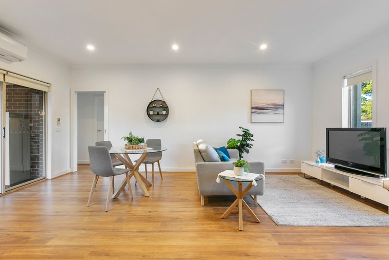 Photo - 2/14 Highland Street, Kingsbury VIC 3083 - Image 3